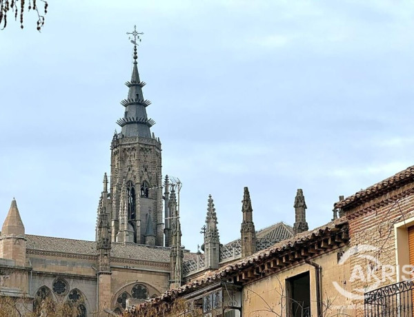 En una de las mejores plazas de Toledo