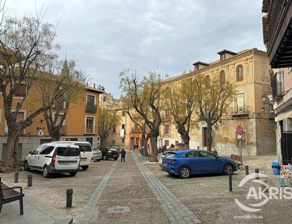 En una de las mejores plazas de Toledo