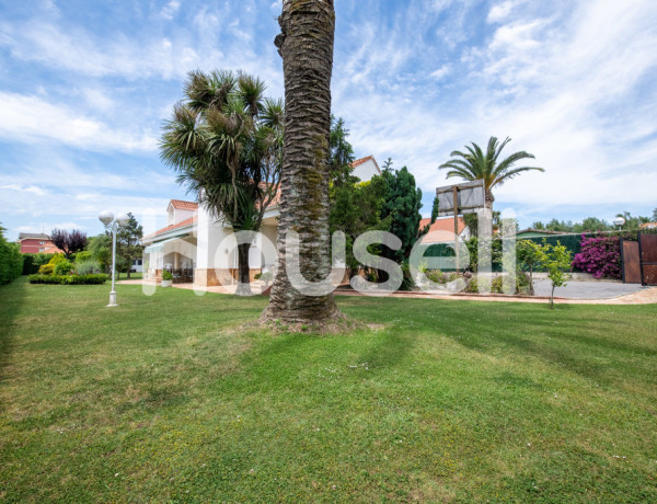 Casa en venta de 250 m² en Calle la Soledad, 39100 Santa Cruz de Bezana (Cantabria)