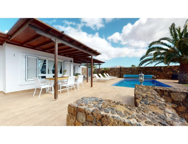 Casa-Chalet en Venta en Playa Blanca (Lanzarote) Las Palmas Ref: PB 8150 FX