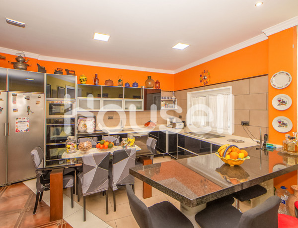 Gran chalet de 241 m² de superficie y 340 m² de parcela en Calle Lentisco , 35018 Palmas de Gran Canaria (Las).