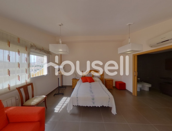 Espectacular chalet pareado de 340m², de superficie con una parcela de 60 m²en   Avenida Las Mimosas, 03509 Benidorm (Alacant)