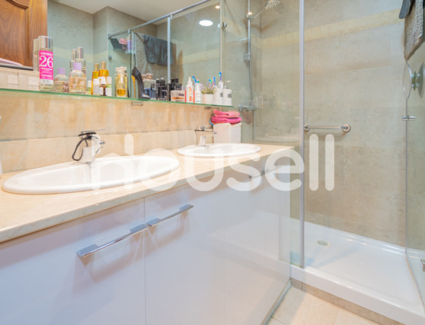 Casa en venta de 190 m² Avenida Ramón Berenguer, 08924 Santa Coloma de Gramenet (Barcelona)