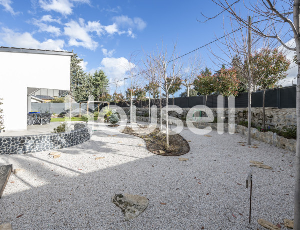 Chalet en venta de 196 m² Calle Pradera, 28210 Valdemorillo (Madrid)