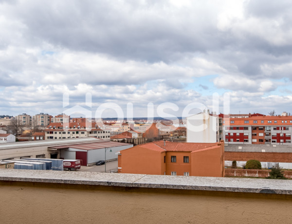 Ático-dúplex en venta de 107 m² Calle Presa Cerrajera, 24009 León