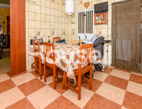 Chalet de 231m² en Calle Virgen de Luján, 41900 Camas (Sevilla)