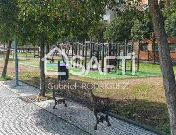 En venta, dos dormitorios, plaza de garaje y tarstero