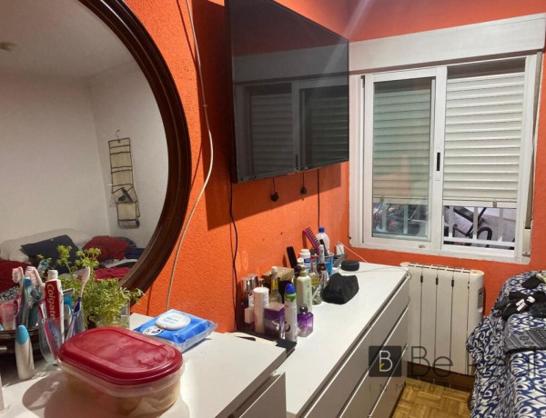 EN VENTA AMPLIO PISO DE TRES DORMITORIOS EN PUEBLO NUEVO (MADRID).