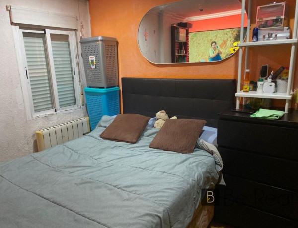 EN VENTA AMPLIO PISO DE TRES DORMITORIOS EN PUEBLO NUEVO (MADRID).