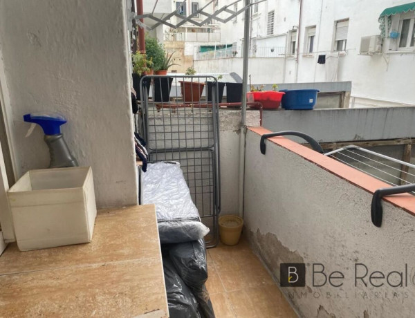 EN VENTA AMPLIO PISO DE TRES DORMITORIOS EN PUEBLO NUEVO (MADRID).