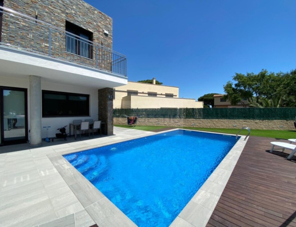 Casa-Chalet en Venta en Sant Feliu De Guixols Girona Ref: VC-10383