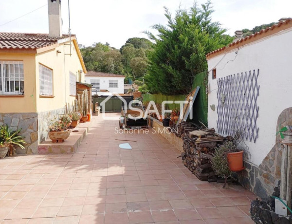 PRECIOSA Y COMODA CASA DE UNA PLANTA CERCA DE LLORET DE MAR