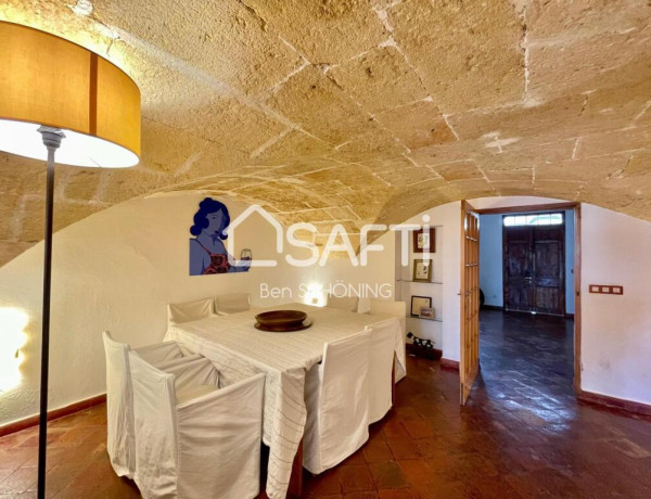 Majestuosa vivienda con licencia turistica en casco antiguo de Ciutadella.