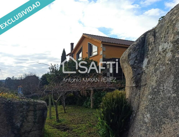 CASA CHALET CON TERRENO EN BRETAL ( RIBEIRA )