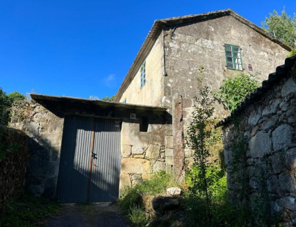 CASA TRADICIONAL GALLEGA, con ,más de 7.000 m2 de terreno urbano!