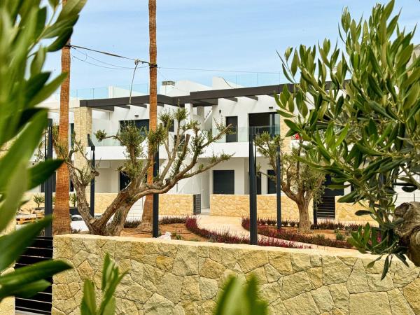 Apartamentos y villas nuevas en Punta Prima