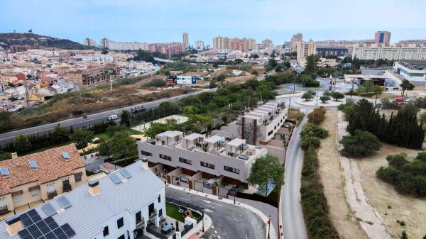 Chalet adosado en venta en calle Virgen del Carmen, 2