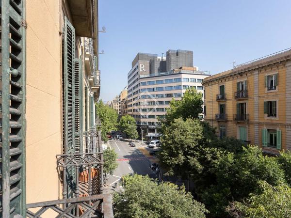 Piso en venta en calle Pau Claris, 115