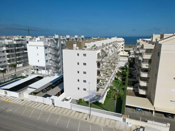 Piso en venta en avenida de la Mediterránea, 14