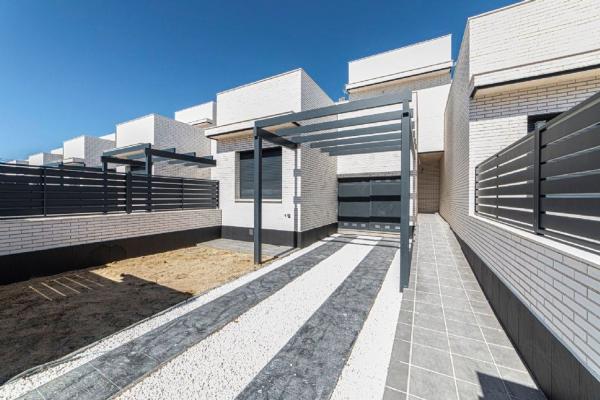 Chalet adosado en venta en Ronda de Castilla Oeste, 177