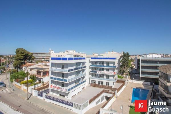 Piso en venta en avenida de Montserrat, 23