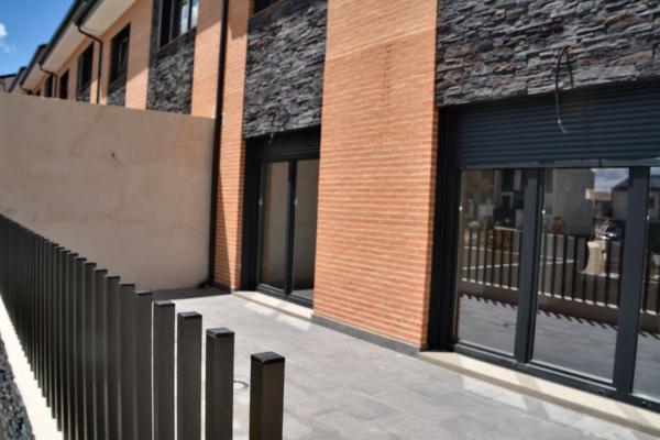 Chalet adosado en venta en calle Doña Jimena, 5