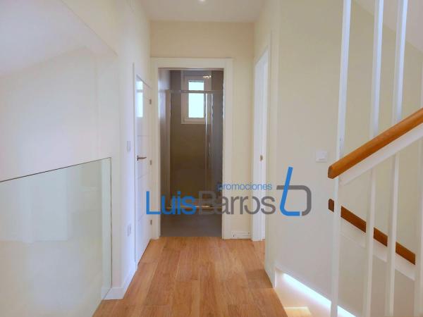 Chalet adosado en venta en calle Angeles Alvariño, 1