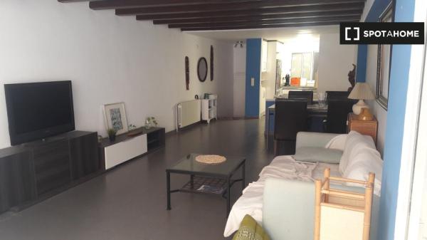 Habitación en piso compartido en barcelona.