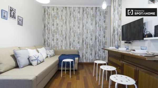 Habitación amueblada en un apartamento de 4 dormitorios en Ibaiondo, Bilbao