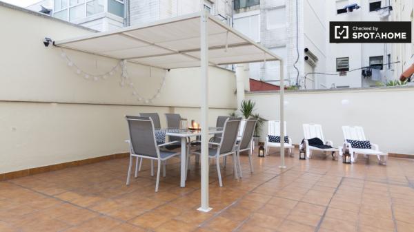 Habitación moderna en un apartamento de 8 dormitorios en Abando, Bilbao