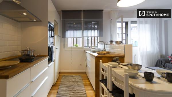 Habitación moderna en apartamento de 3 dormitorios en Begoña, Bilbao