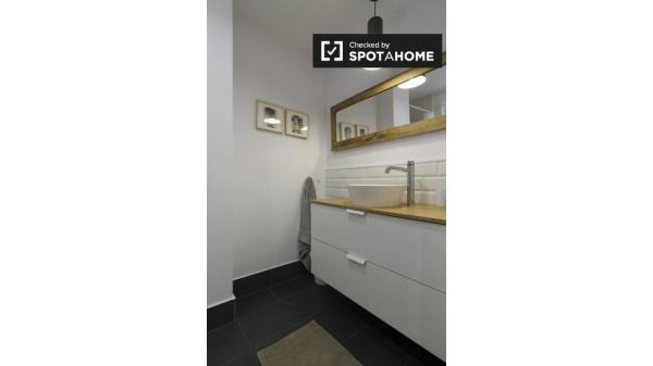 Habitación moderna en apartamento de 3 dormitorios en Begoña, Bilbao