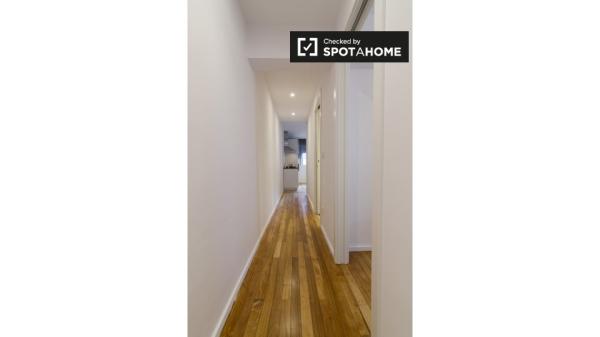 Habitación moderna en apartamento de 3 dormitorios en Begoña, Bilbao