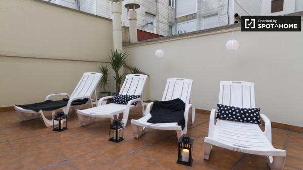 Elegante habitación en un apartamento de 8 dormitorios en Abando, Bilbao