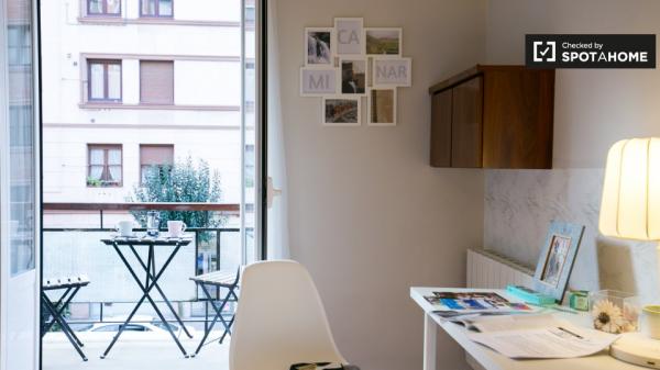 Habitación luminosa en alquiler de 4 dormitorios en Deusto, Bilbao