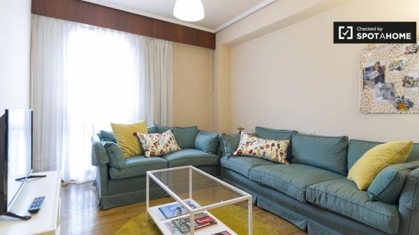 Habitación soleada en apartamento de 3 dormitorios en Casco Viejo, Bilbao