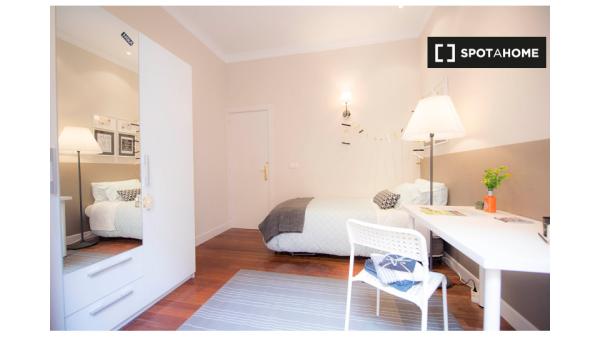 Habitación luminosa en apartamento de 3 dormitorios en Uribarri, Bilbao