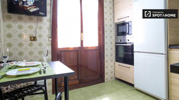 Habitación chic en apartamento de 3 dormitorios en Rekalde, Bilbao