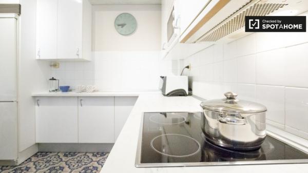 Amplia habitación en apartamento de 3 dormitorios en Uribarri, Bilbao