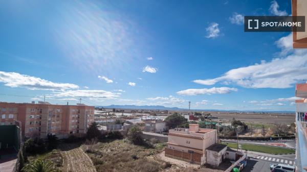 Piso de 3 dormitorios en alquiler en Pobles Del Sud, Valencia