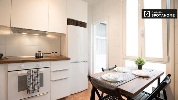 Elegante habitación en un apartamento de 4 dormitorios en Indautxu, Bilbao