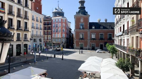 Habitación luminosa en piso compartido en Puerta del Sol, Madrid