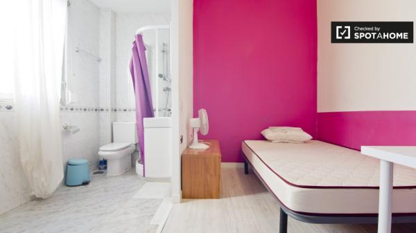 Hermosa habitación en apartamento en Puerta del Ángel, Madrid