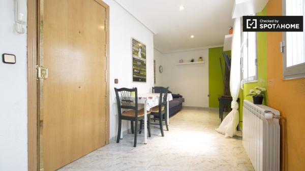 Hermosa habitación en apartamento en Puerta del Ángel, Madrid