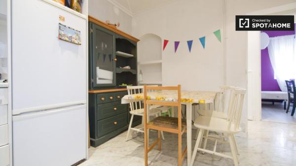 Hermosa habitación en apartamento en Puerta del Ángel, Madrid