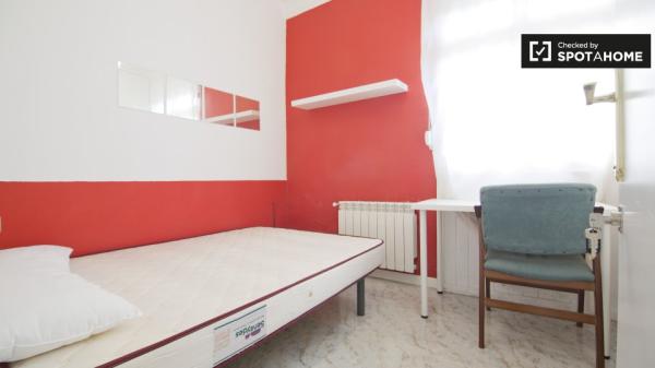 Hermosa habitación en apartamento en Puerta del Ángel, Madrid