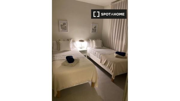 Apartamento de 2 dormitorios en alquiler en Arona, Tenerife