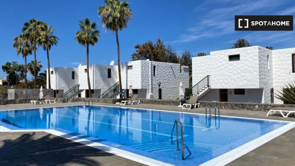 Apartamento de 2 dormitorios en alquiler en Arona, Tenerife