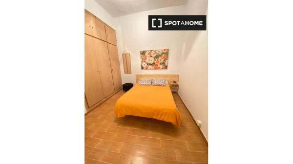 Geräumiges Zimmer in 3-Zimmer-Wohnung in Malaga