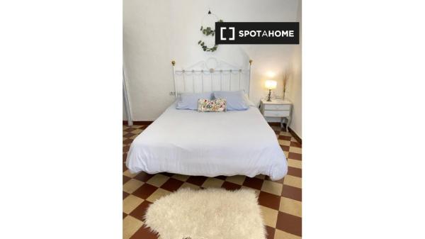 Habitación en piso de 4 dormitorios en Málaga